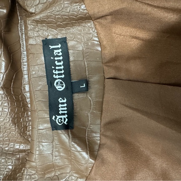 Elegant Brown Croc-Embossed Puffer Jacket - Picture 4 of 4